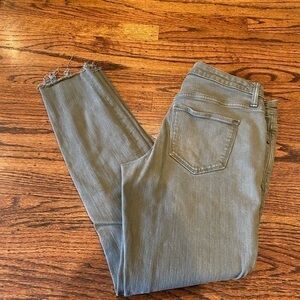 Universal Thread Mid Rise Jegging 6/28R